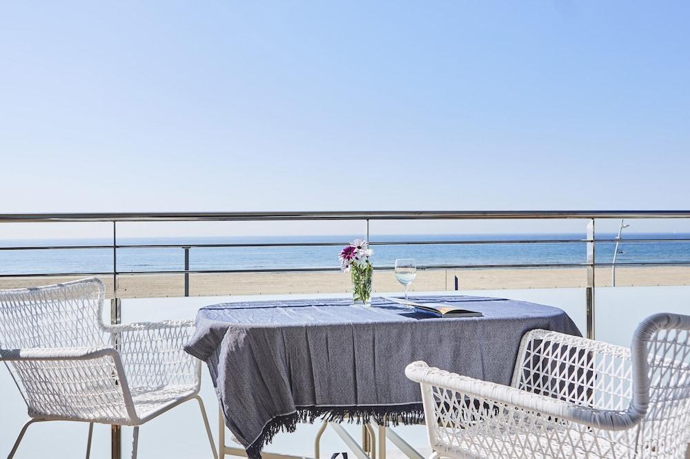 Casa Petit Bateau Be My Guest Castelldefels Apartment Exterior photo